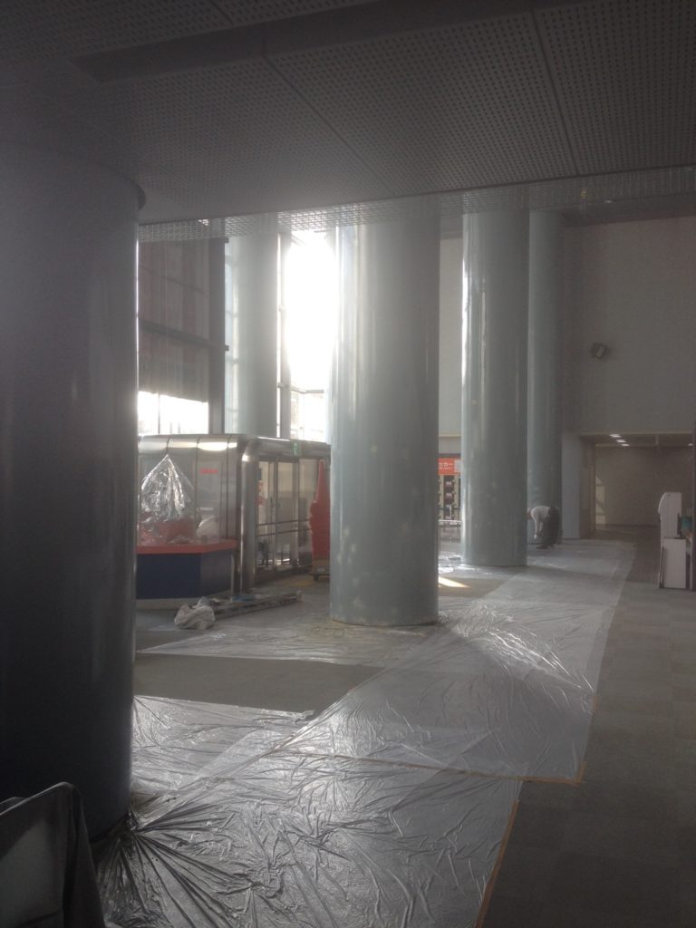 札幌市公共施設ロビー内柱塗装工事
