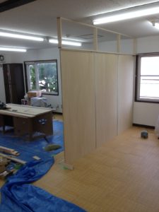 札幌市内介護施設木製パネル設置